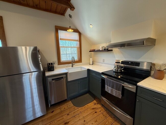 Building Photo - 131 School St Unit 2R