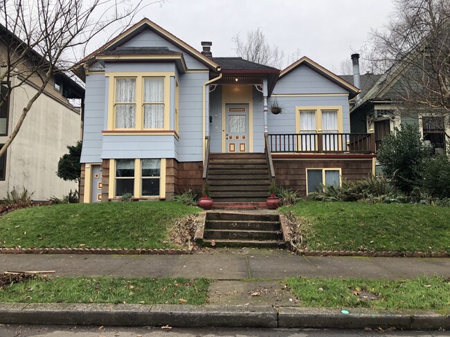 gloomy winter exterior - 30 NE Stanton St Townhome