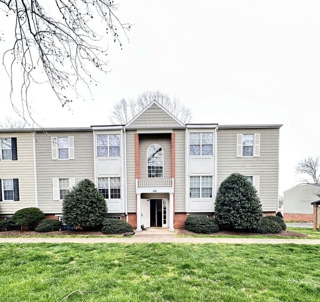 Building Photo - 1272 Villa Ln