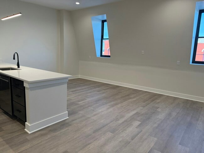 Photo - 106 E Erie St Unit 3C