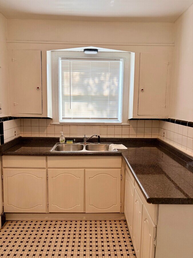 Photo - 827 E Mallory Ave