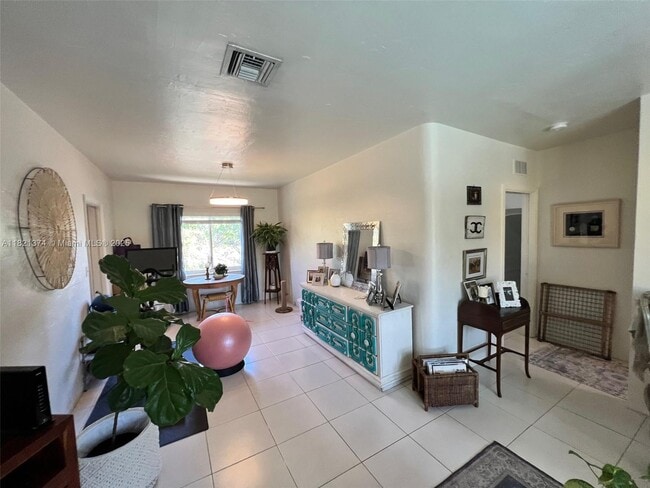 Photo - 721 NE 16th Ave Unidad 721C Rental