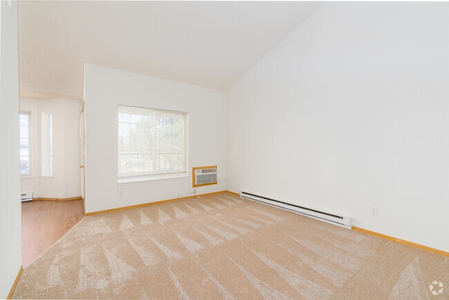 2BR, 2BA - 1,000SF - Living Room