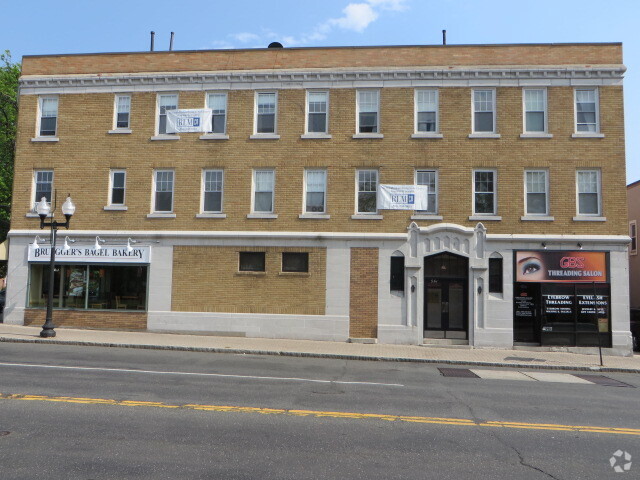 Building Photo - 951 Farmington Ave Unit C-4 Rental