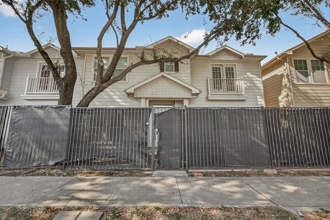 Photo - 313 Hogan St