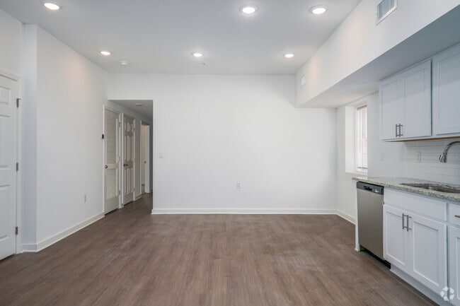 2BR, 2BA - 991SF - Living / Dining Room