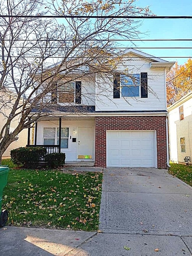 Building Photo - For Rent - Four-Bedroom Two-Bathroom Home ...