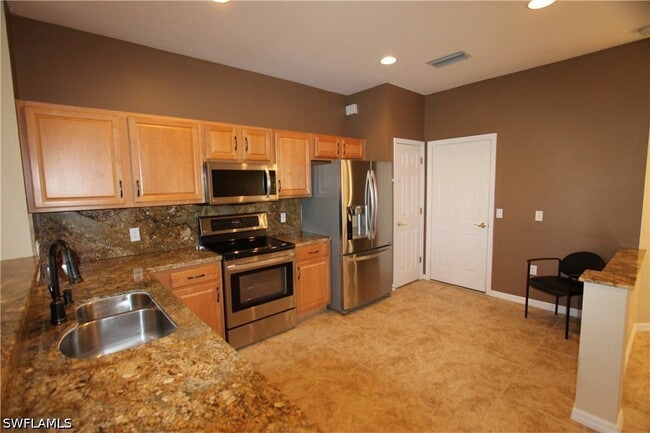 1056 Hampton Cir