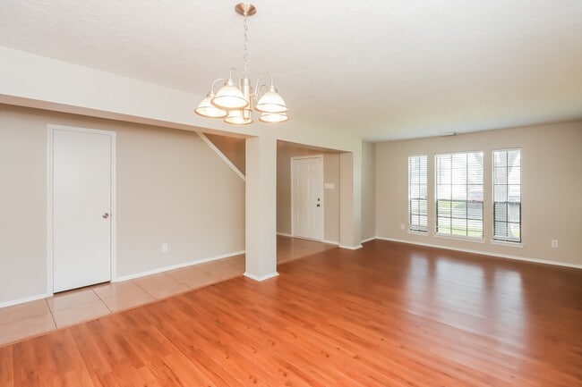 Photo - 16322 Lynn Crest Ct