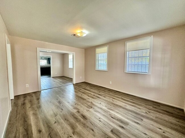 Photo - 305 N Live Oak St