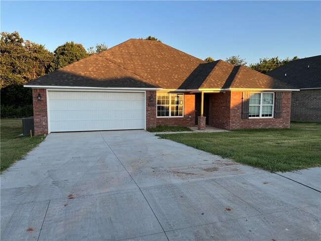 Photo - 817 Saddlebrook St