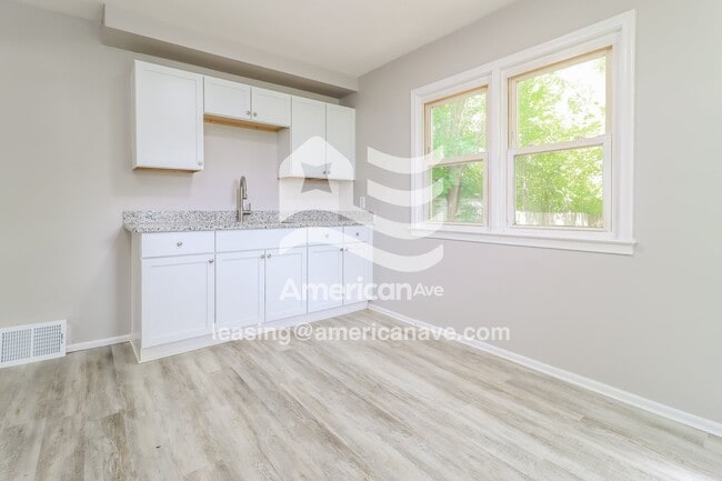 Photo - 8486 Heyden St