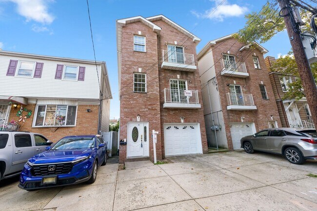 Photo - 261 Lexington Ave Unit 2