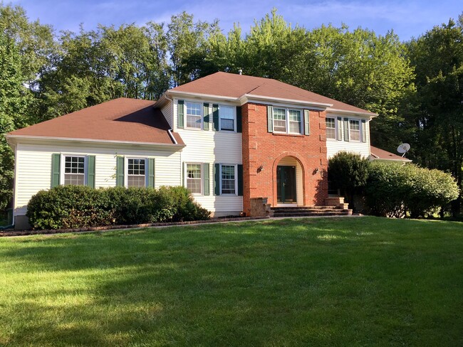 5 BR COLONIAL - 1124 Van Arsdale Dr House