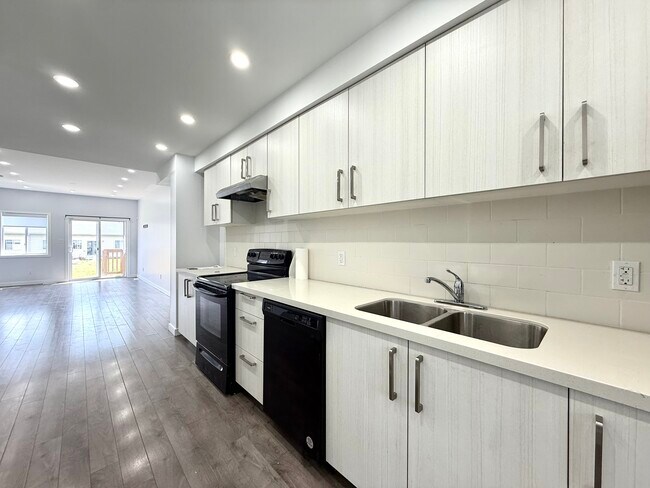 Photo - 403 Chaffey St