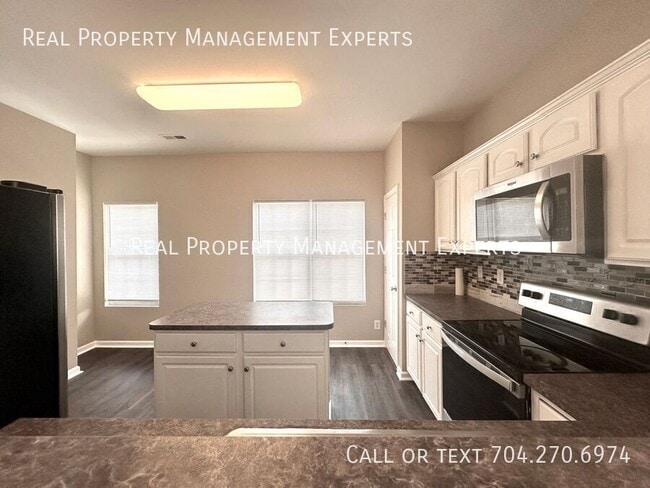 Photo - 10076 Treeside Ln