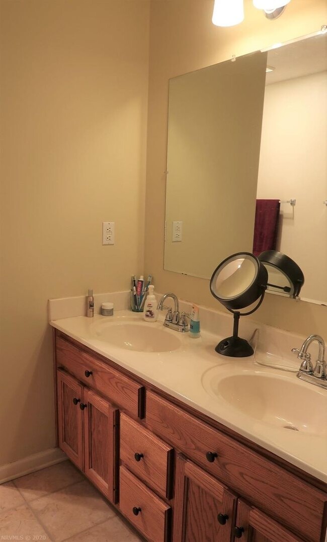 Photo - 3 Bedroom 2.5 Home in Christiansburg!