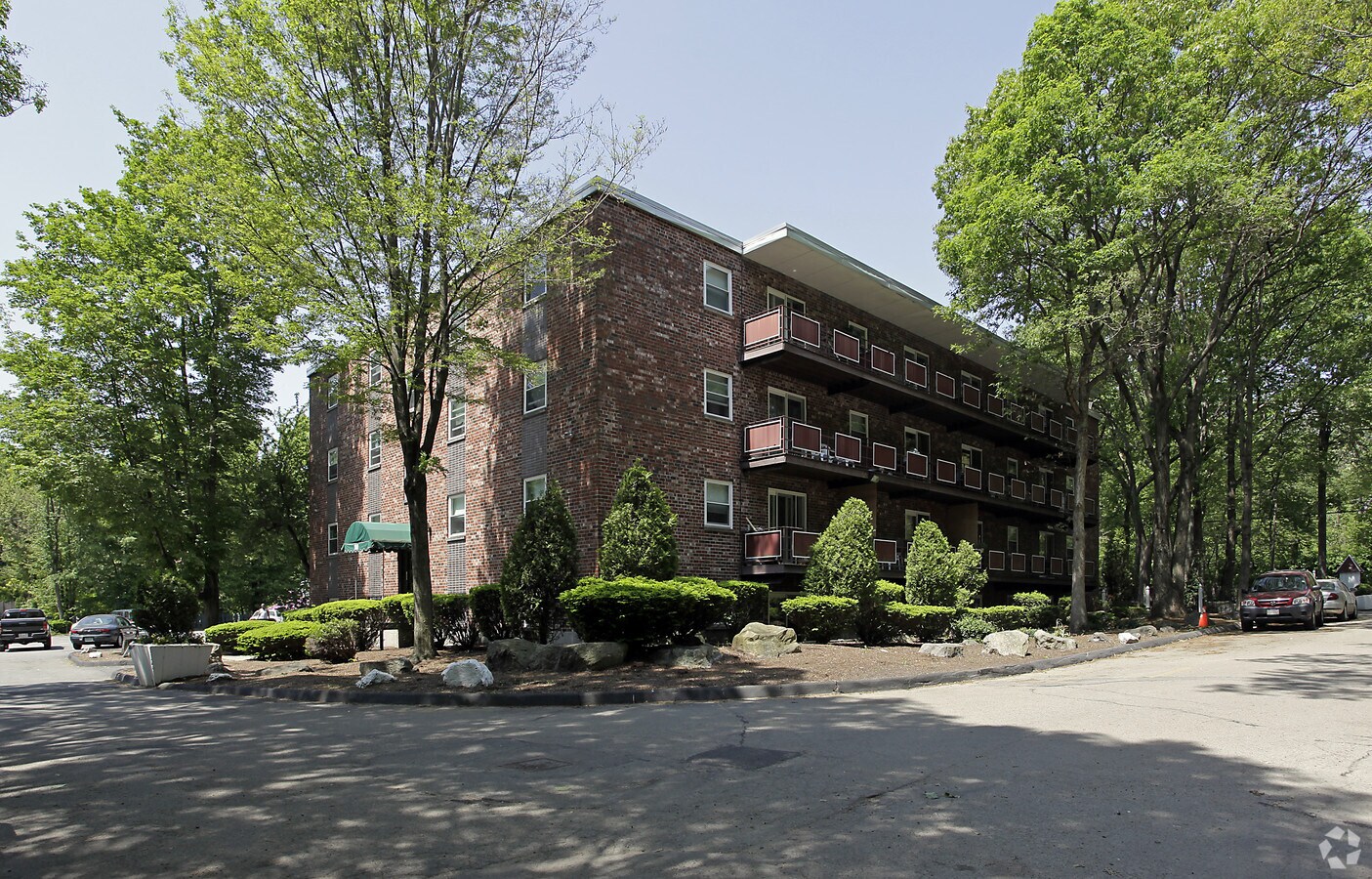 100-102 Livermore St - 100-102 Livermore St Apartments