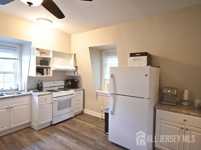 Building Photo - 405 N Washington Ave Unit 1