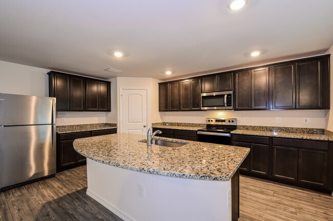 Photo - 192 Blackstone Dr