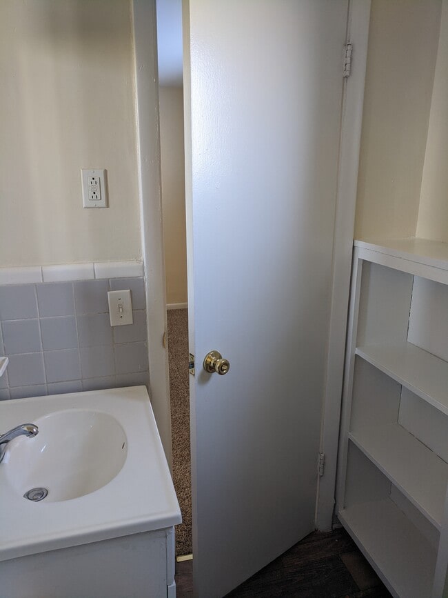 1 bedroom bath - East Lake Apartments