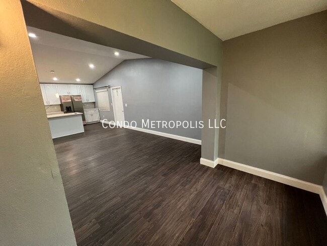 Photo - 5039 Vineland Rd