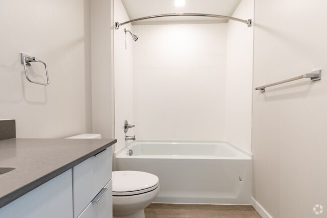 1BR, 1BA - 600SF, Bathroom