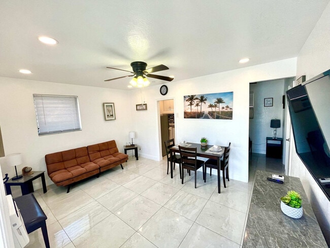 Building Photo - 338 Van Buren St Unit SI FL1-ID1520225P