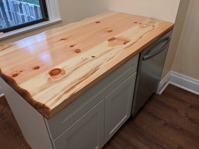 custom Amish made counter top - 214 Peebles Street