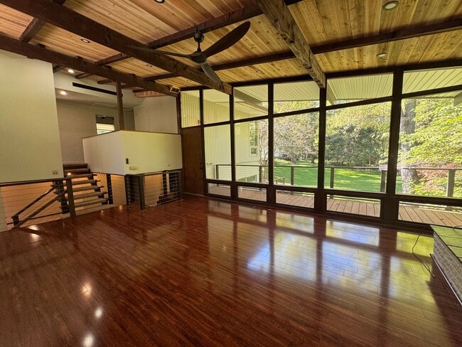 Photo - Spacious Mid-Century Modern Rental in Cant...