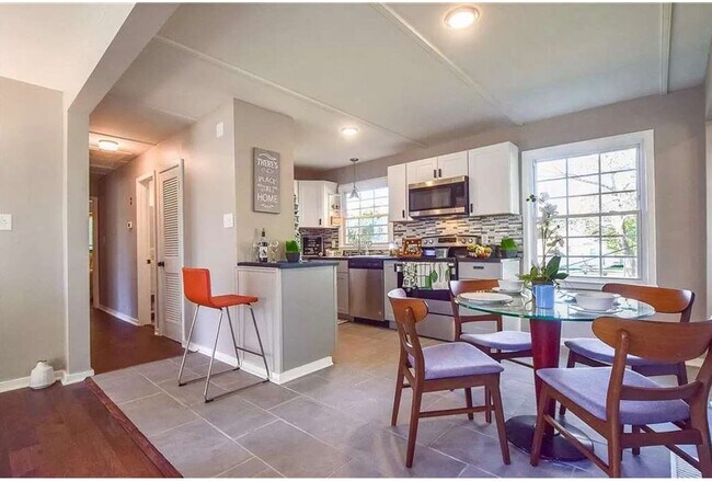 Photo - 1415 Hanover St