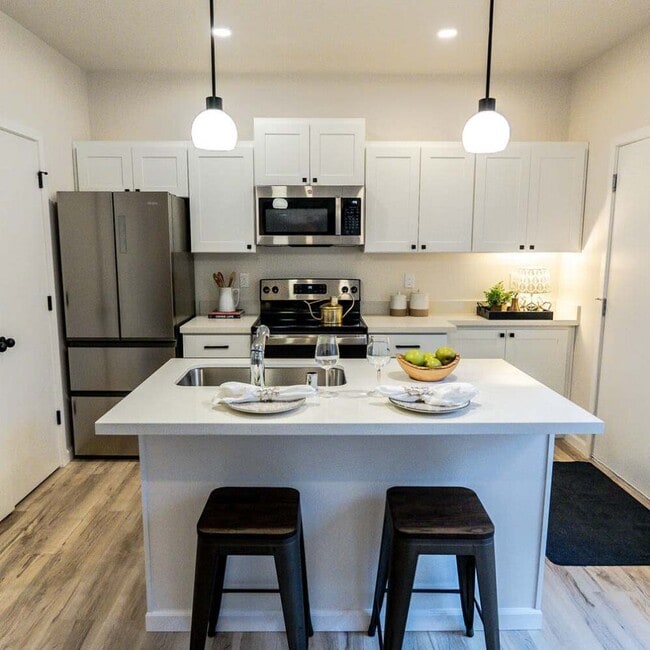 4319 S Alder