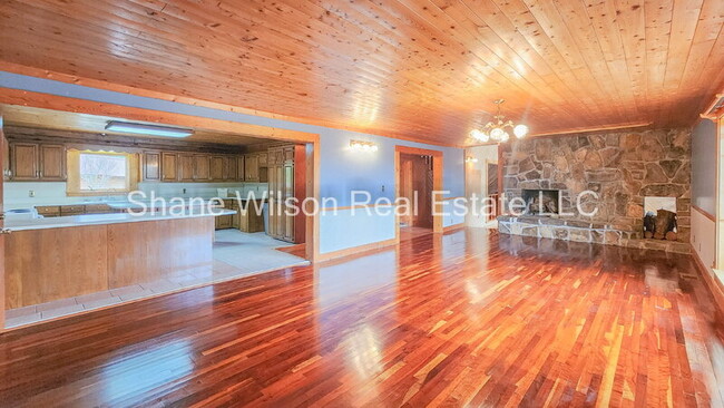 Photo - 218 Sugar Hollow Rd