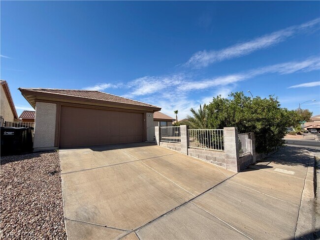 Photo - 381 Verbena Ave