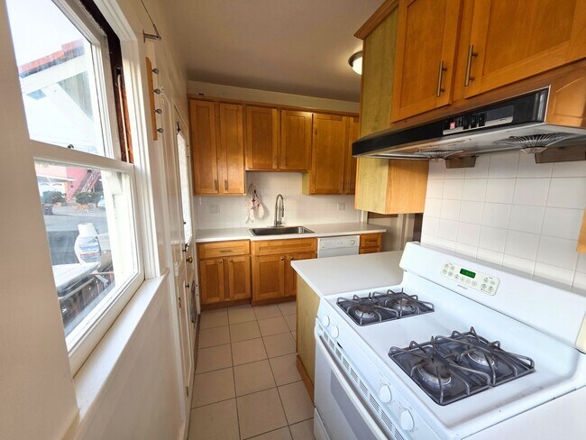 Photo - 1621 E 38th St