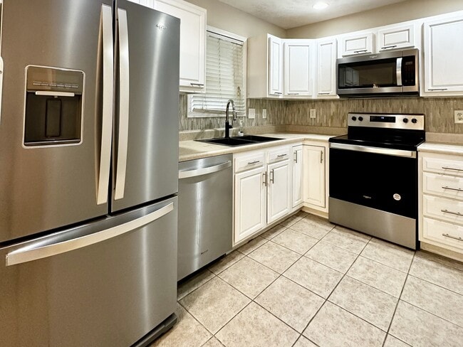 Photo - 750 Erow Ave