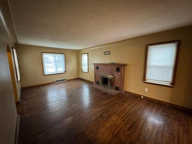 Photo - 11478 Engleman Rd