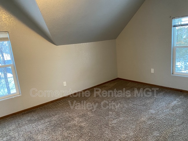 Photo - 642 2nd Ave NW