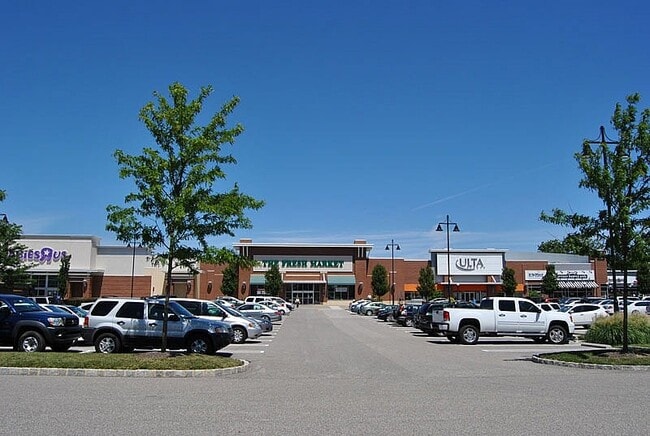 Centro comercial local a solo minutos de North Crossing Apartments en Willow Grove, PA - North Crossing
