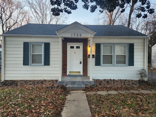 Building Photo - 1726 Sonne Ave