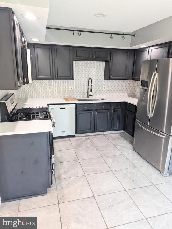 Building Photo - 46582 Broadspear Terrace