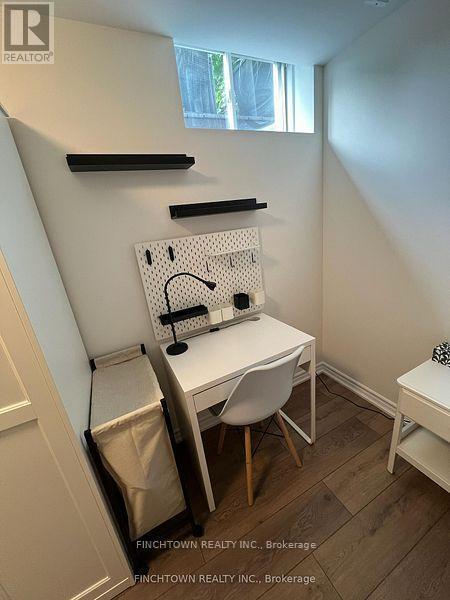 Photo - 10 Green Manor Cres