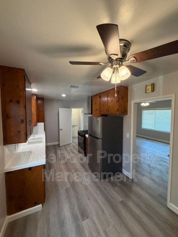 Photo - 7838 2nd St