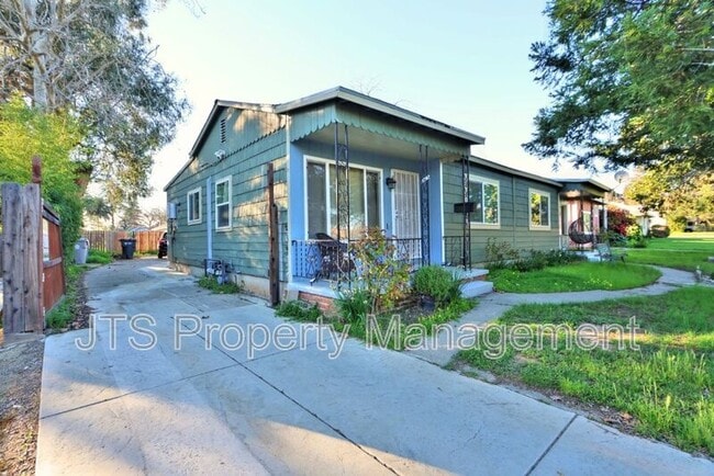 Photo - 4702 65th St