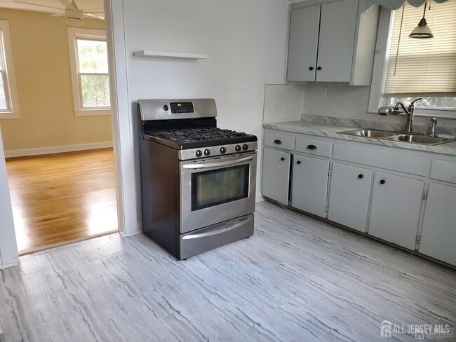 Photo - 250 Thomas St