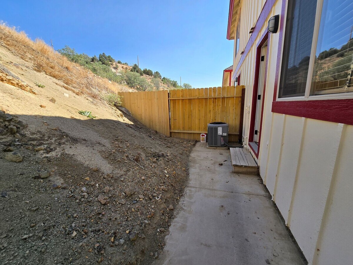 Photo - 1455 N Main St Unit #1