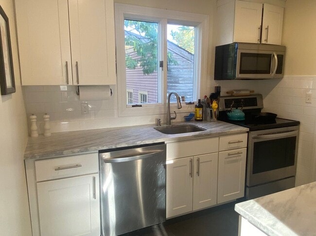 Building Photo - 52 Front St Rental