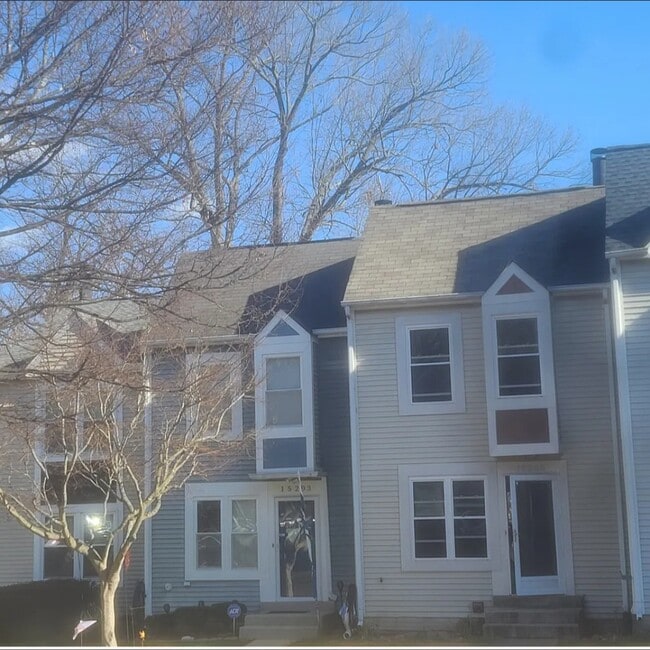 Building Photo - 15205 Valley Stream Dr