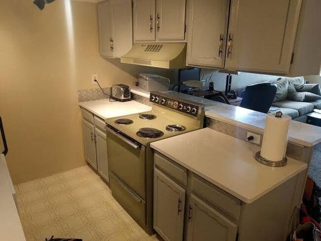 Photo - 645 Manhattan Pl