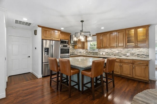 Photo - 1320 Woodvine Dr